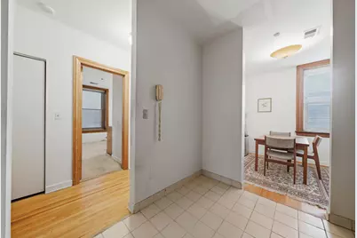 550 W Surf Street #319, Chicago, IL 60657 - Photo 2