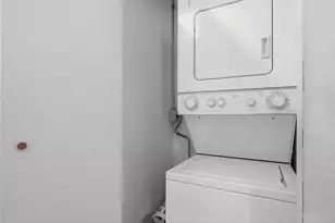 550 W Surf St, Chicago, IL 60657 - Photo 12