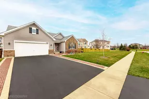 308 Fieldstone Dr, Woodstock, IL 60098 - Photo 2