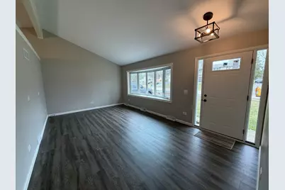 109 Hickory Drive, Lindenhurst, IL 60046 - Photo 4