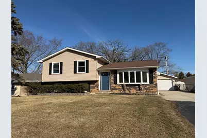 109 Hickory Drive, Lindenhurst, IL 60046 - Photo 1