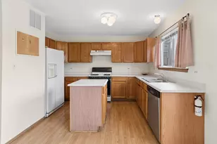 728 Wildflower Cir, Naperville, IL 60540 - Photo 8