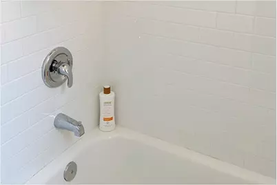 646 W Roscoe Avenue #1N, Chicago, IL 60657 - Photo 10