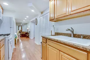 931 W Newport Ave, Chicago, IL 60657 - Photo 14