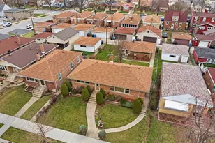 11042 S Ave N, Chicago, IL 60617 - Photo 4