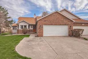 8627 Oakmont Rd, Bloomington, IL 61705 - Photo 56