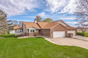 8627 Oakmont Rd, Bloomington, IL 61705 - Photo 66