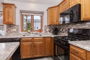 8627 Oakmont Rd, Bloomington, IL 61705 - Photo 14