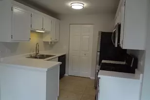 220 Brett Cir, Wauconda, IL 60084 - Photo 8