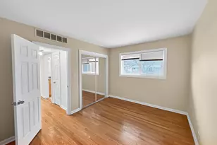 10111 Old Orchard Ct, Skokie, IL 60076 - Photo 6