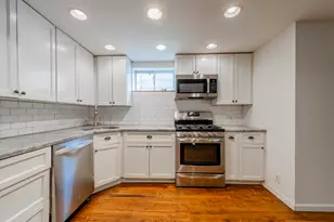 1709 W Barry Ave, Chicago, IL 60657 - Photo 2