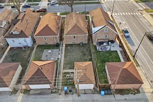 8305 S Paxton Ave, Chicago, IL 60617 - Photo 24