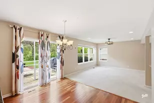 1250 Promontory Dr, Pingree Grove, IL 60140 - Photo 4