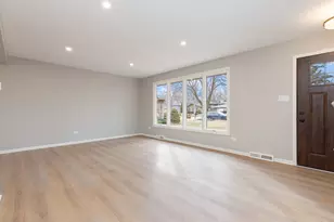 8518 Candlelight West Dr, Willow Springs, IL 60480 - Photo 2