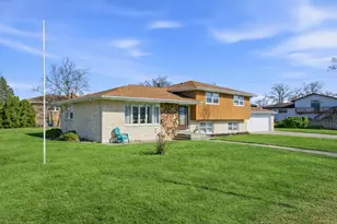 10459 S 81st Ave, Palos Hills, IL 60465 - Photo 2