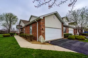 10830 Crystal Creek Dr, Mokena, IL 60448 - Photo 2