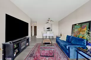 725 W Huntington Commons Rd, Mount Prospect, IL 60056 - Photo 8