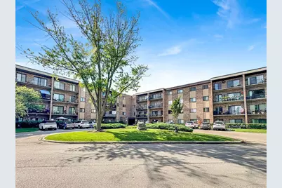 725 W Huntington Commons Road #416, Mount Prospect, IL 60056 - Photo 2