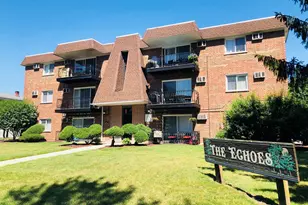 10S453 Echo Ln, Willowbrook, IL 60527 - Photo 1