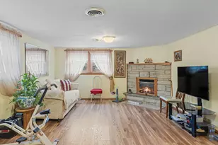 9226 Kilbourn Ave, Skokie, IL 60076 - Photo 34