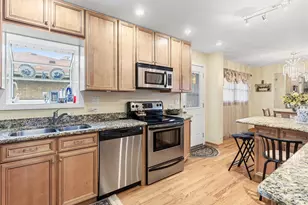 9226 Kilbourn Ave, Skokie, IL 60076 - Photo 14