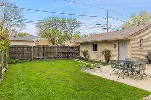 9226 Kilbourn Ave, Skokie, IL 60076 - Photo 40