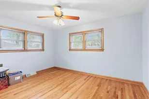 9226 Kilbourn Ave, Skokie, IL 60076 - Photo 18