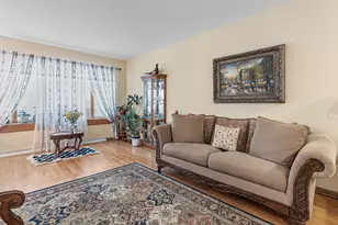 9226 Kilbourn Ave, Skokie, IL 60076 - Photo 6