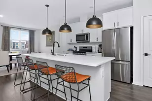 2213 Venture Dr, Schaumburg, IL 60173 - Photo 4