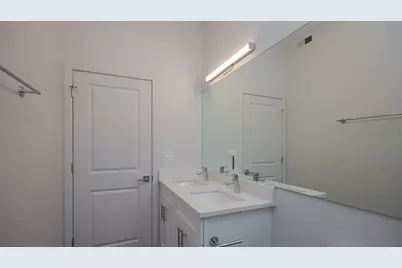 1008 W 18th Street #304, Chicago, IL 60608 - Photo 8