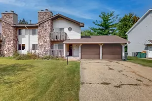 1545 W Stonehenge Dr, Sycamore, IL 60178 - Photo 2