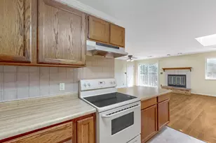 1545 W Stonehenge Dr, Sycamore, IL 60178 - Photo 8