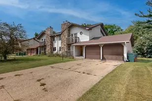 1545 W Stonehenge Dr, Sycamore, IL 60178 - Photo 1