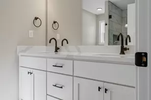 1356 Eagle Bluff Dr, Bourbonnais, IL 60914 - Photo 10