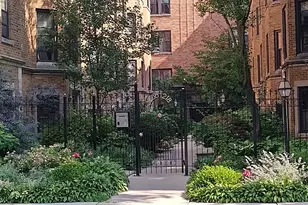 1216 W Jarvis Ave, Chicago, IL 60626 - Photo 1