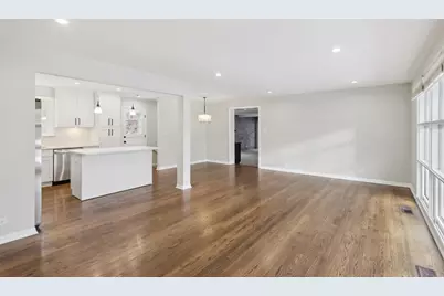 6803 N Keeler Avenue, Lincolnwood, IL 60712 - Photo 4