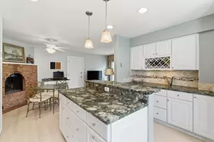 2 Ct Of Mohawk Ct, Lincolnshire, IL 60069 - Photo 10