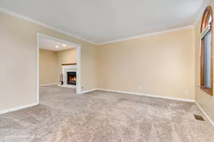 1911 Sapphire Ln, Aurora, IL 60506 - Photo 2