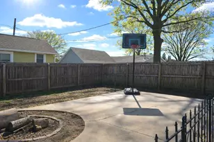 112 7th Ave, Sterling, IL 61081 - Photo 4