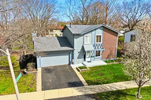 774 Yosemite Trail, Roselle, IL 60172 - Photo 2