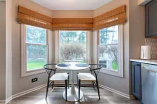 229 Spring Point Dr, Carpentersville, IL 60110 - Photo 6