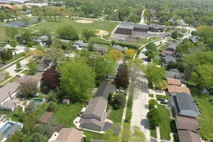 504 W Berkley Dr, Arlington Heights, IL 60004 - Photo 4