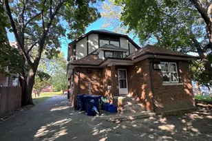 621 W Keith Ave, Waukegan, IL 60085 - Photo 2