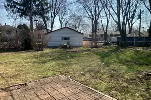 1511 N Poplar Ave, Round Lake Beach, IL 60073 - Photo 2