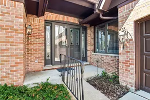 985 Coventry Ln, Highland Park, IL 60035 - Photo 2