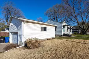 2633 16th St, Moline, IL 61265 - Photo 2