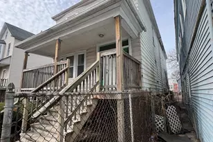 8242 S Houston Ave, Chicago, IL 60617 - Photo 2