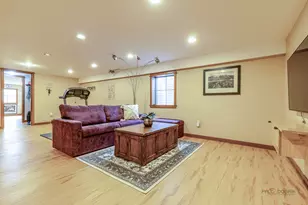 521 Castlewood Ln, Buffalo Grove, IL 60089 - Photo 34