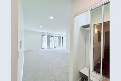 98 Marble Hill Court #B2, Schaumburg, IL 60193 - Photo 2
