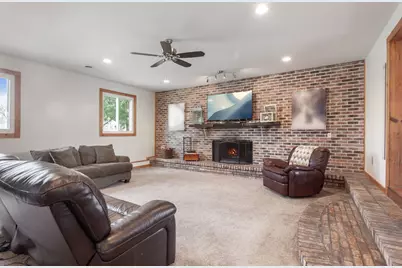 19203 Collins Road, Marengo, IL 60152 - Photo 4